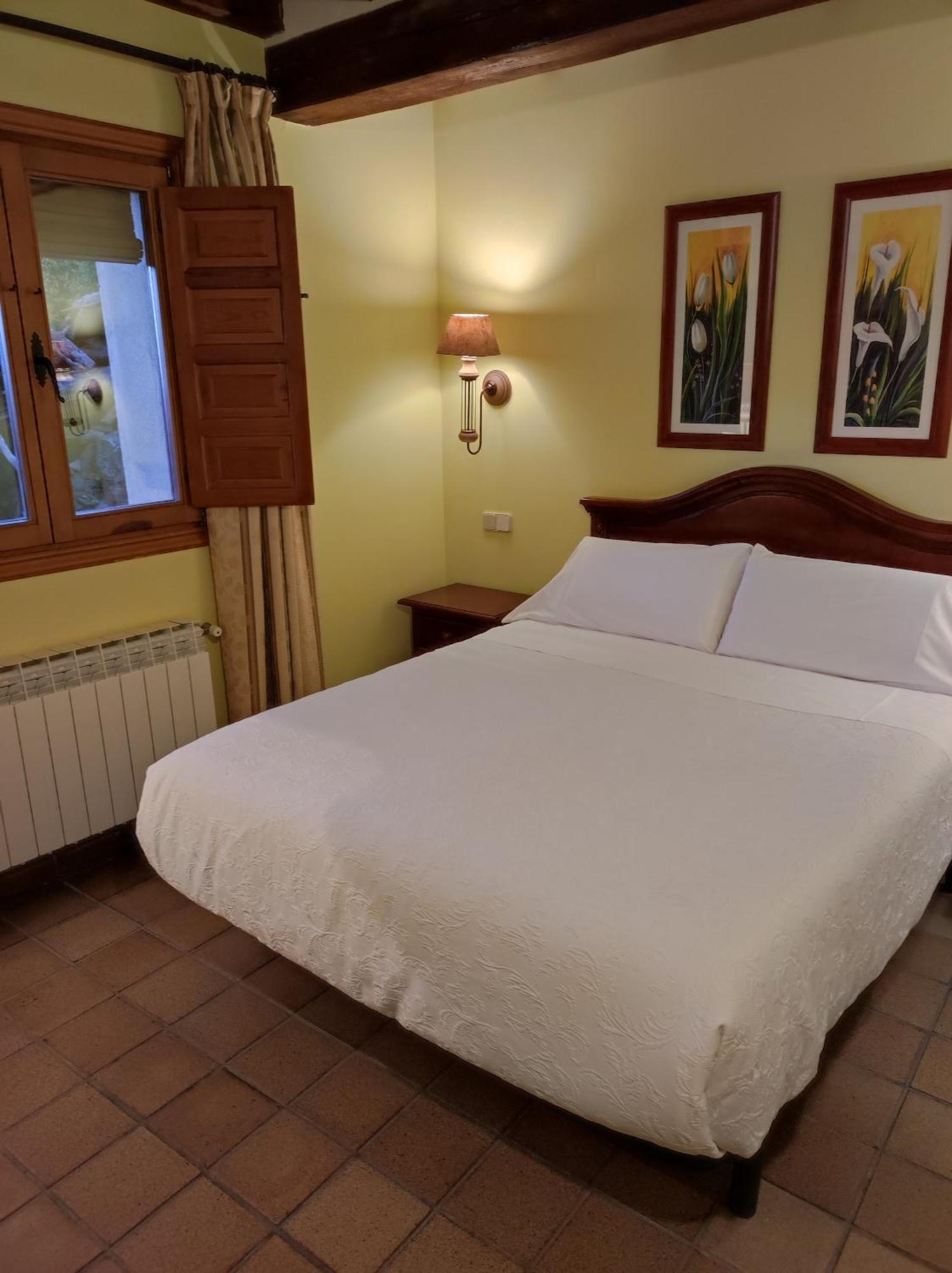 Hostal Posada La Panadera Sepúlveda Buitenkant foto