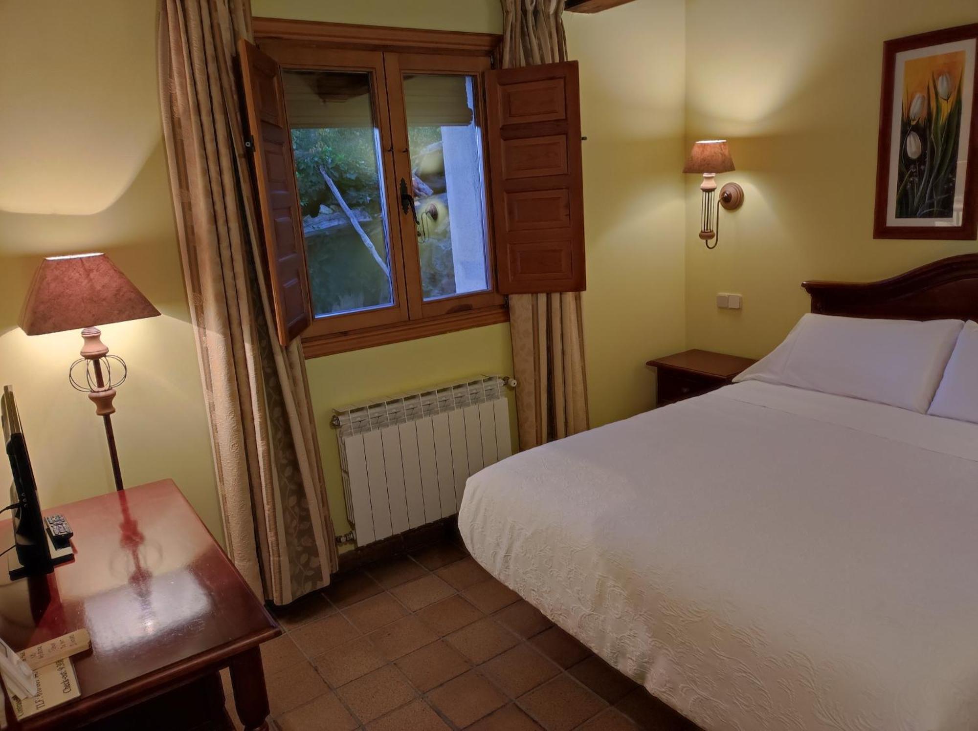 Hostal Posada La Panadera Sepúlveda Buitenkant foto