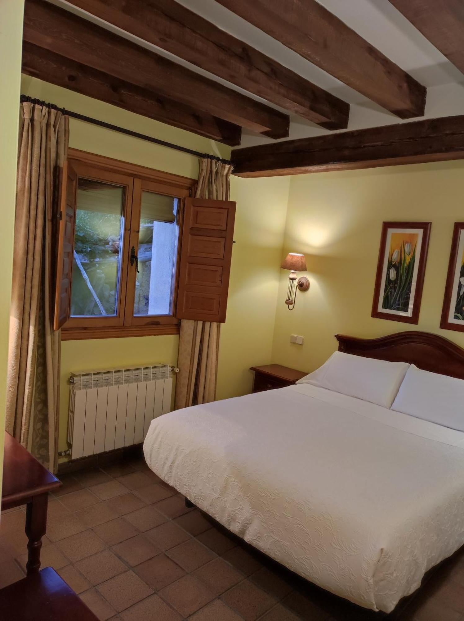 Hostal Posada La Panadera Sepúlveda Buitenkant foto