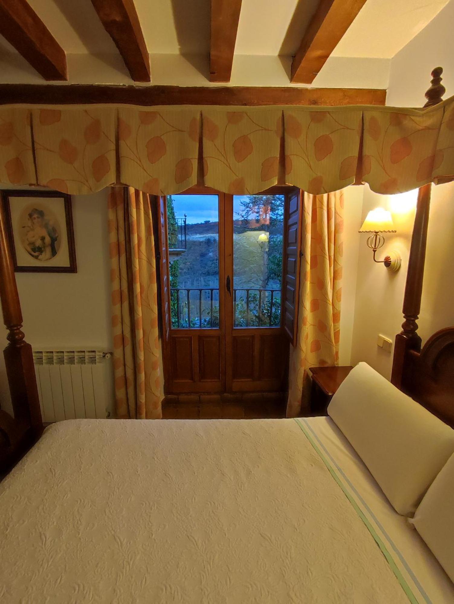 Hostal Posada La Panadera Sepúlveda Buitenkant foto